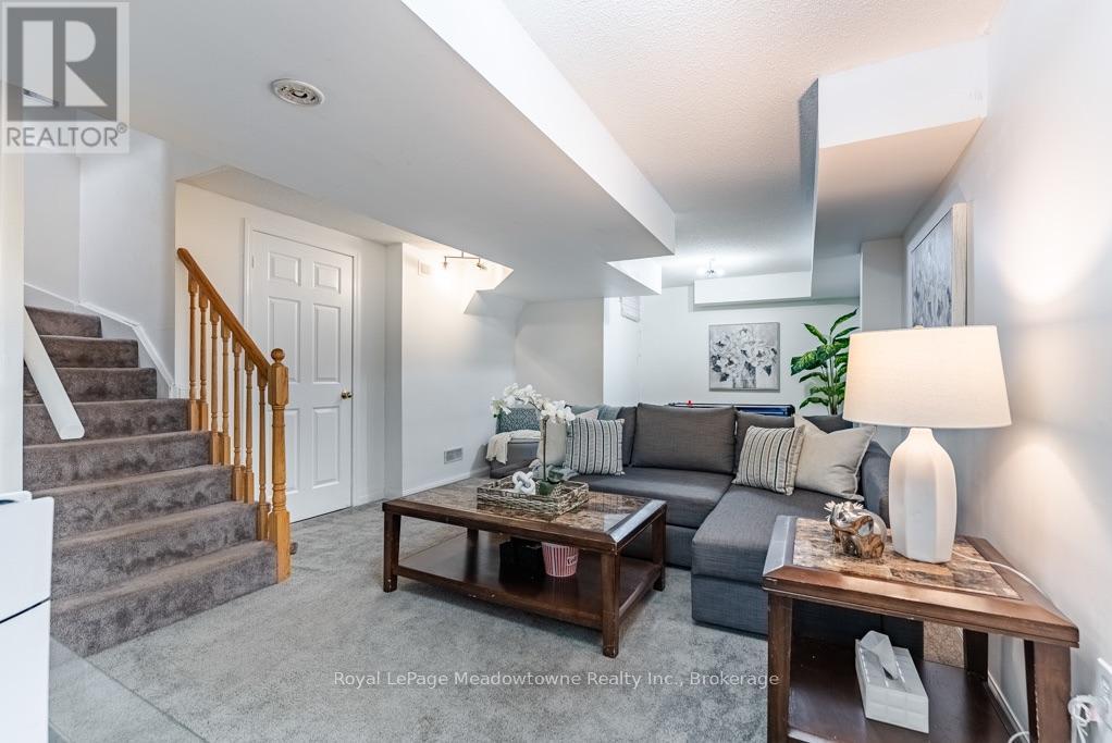 












166 PANTON TRAIL

,
Milton (DE Dempsey),




Ontario
L9T6K4

