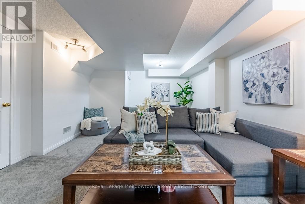 












166 PANTON TRAIL

,
Milton (DE Dempsey),




Ontario
L9T6K4

