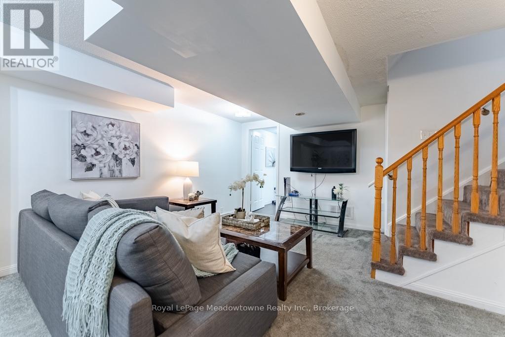












166 PANTON TRAIL

,
Milton (DE Dempsey),




Ontario
L9T6K4

