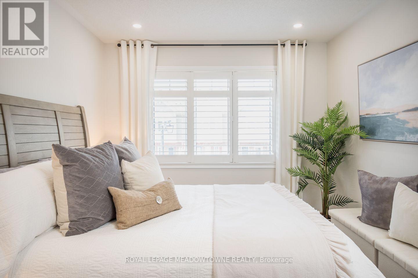












104 - 6020 DERRY ROAD

,
Milton,




Ontario
L9T8J5

