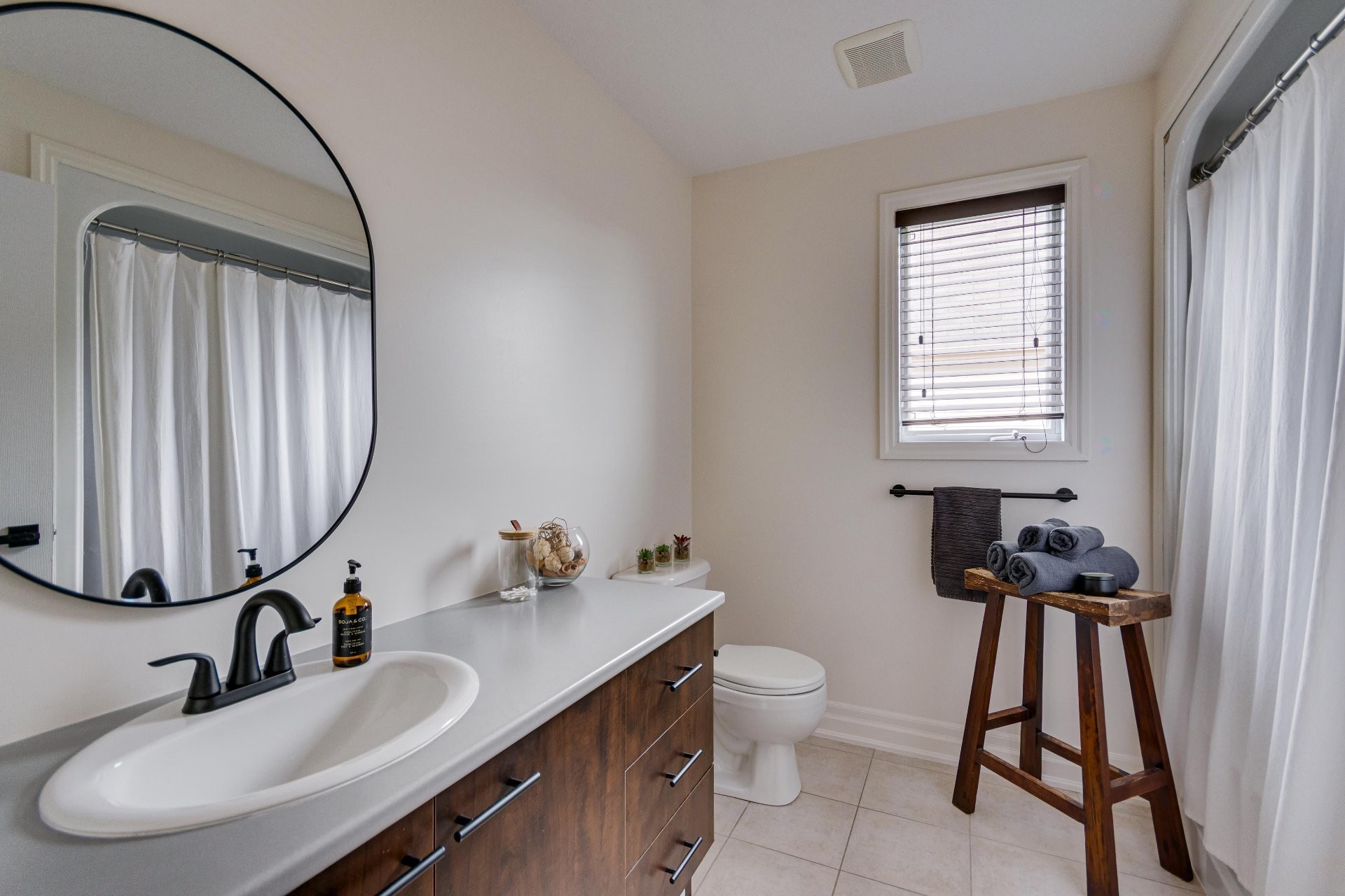 









220


Rue de Ganymède

,
Gatineau (Aylmer),




QC
J9J3Z3

