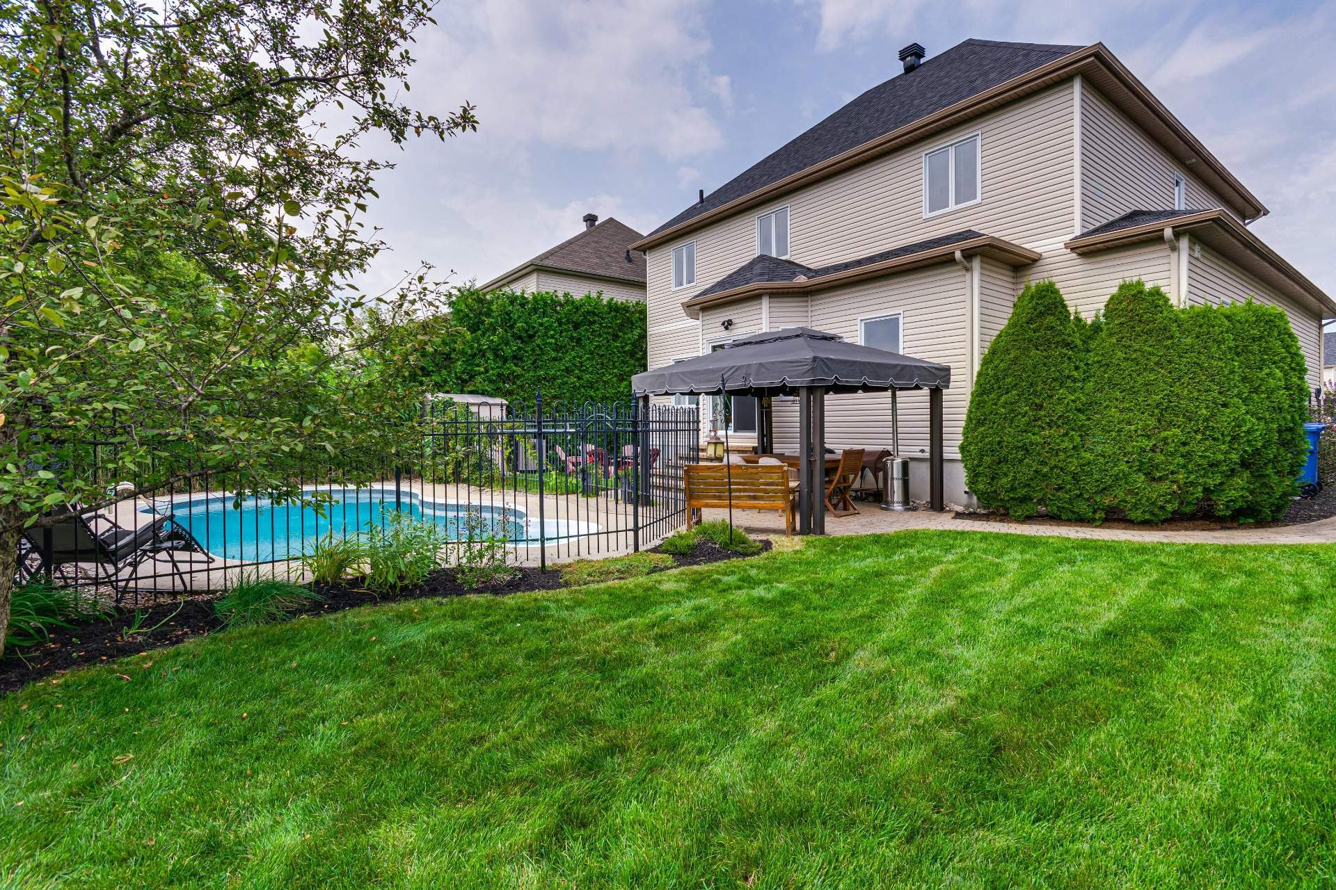 









220


Rue de Ganymède

,
Gatineau (Aylmer),




QC
J9J3Z3

