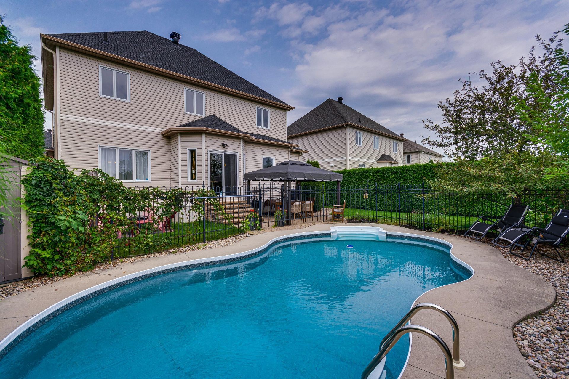 









220


Rue de Ganymède

,
Gatineau (Aylmer),




QC
J9J3Z3

