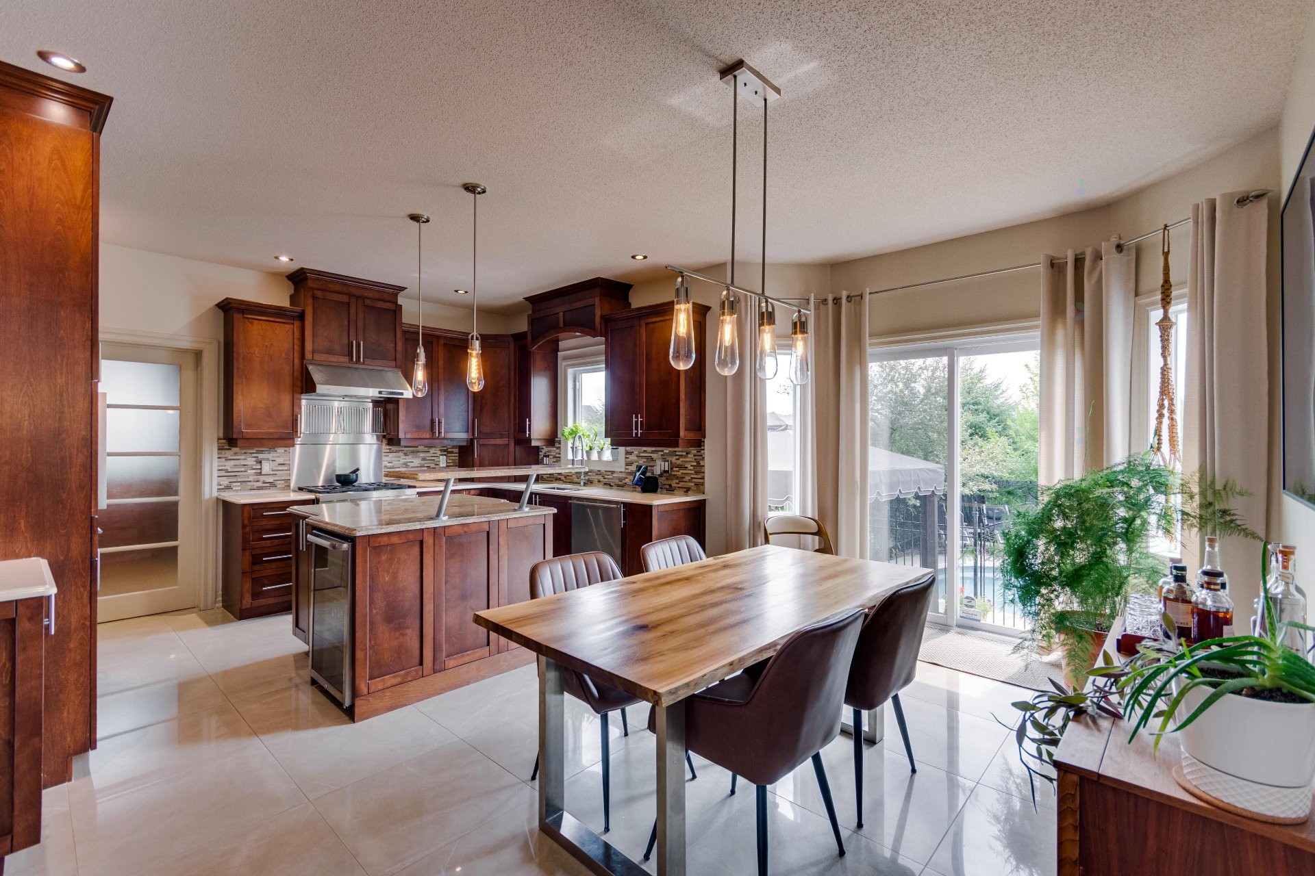 









220


Rue de Ganymède

,
Gatineau (Aylmer),




QC
J9J3Z3

