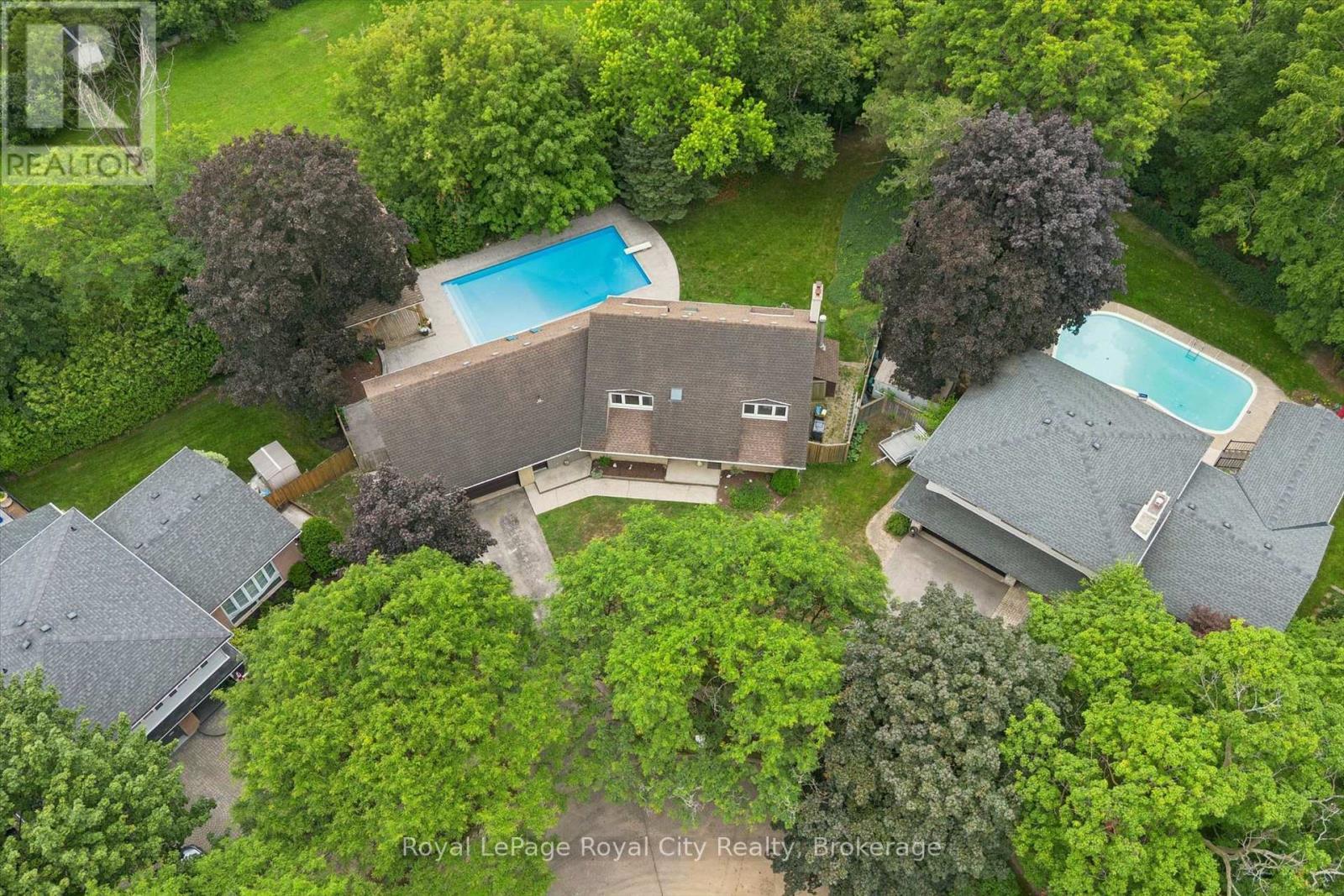 












8 BERKLEY PLACE

,
Guelph (Riverside Park),




Ontario
N1E1E6

