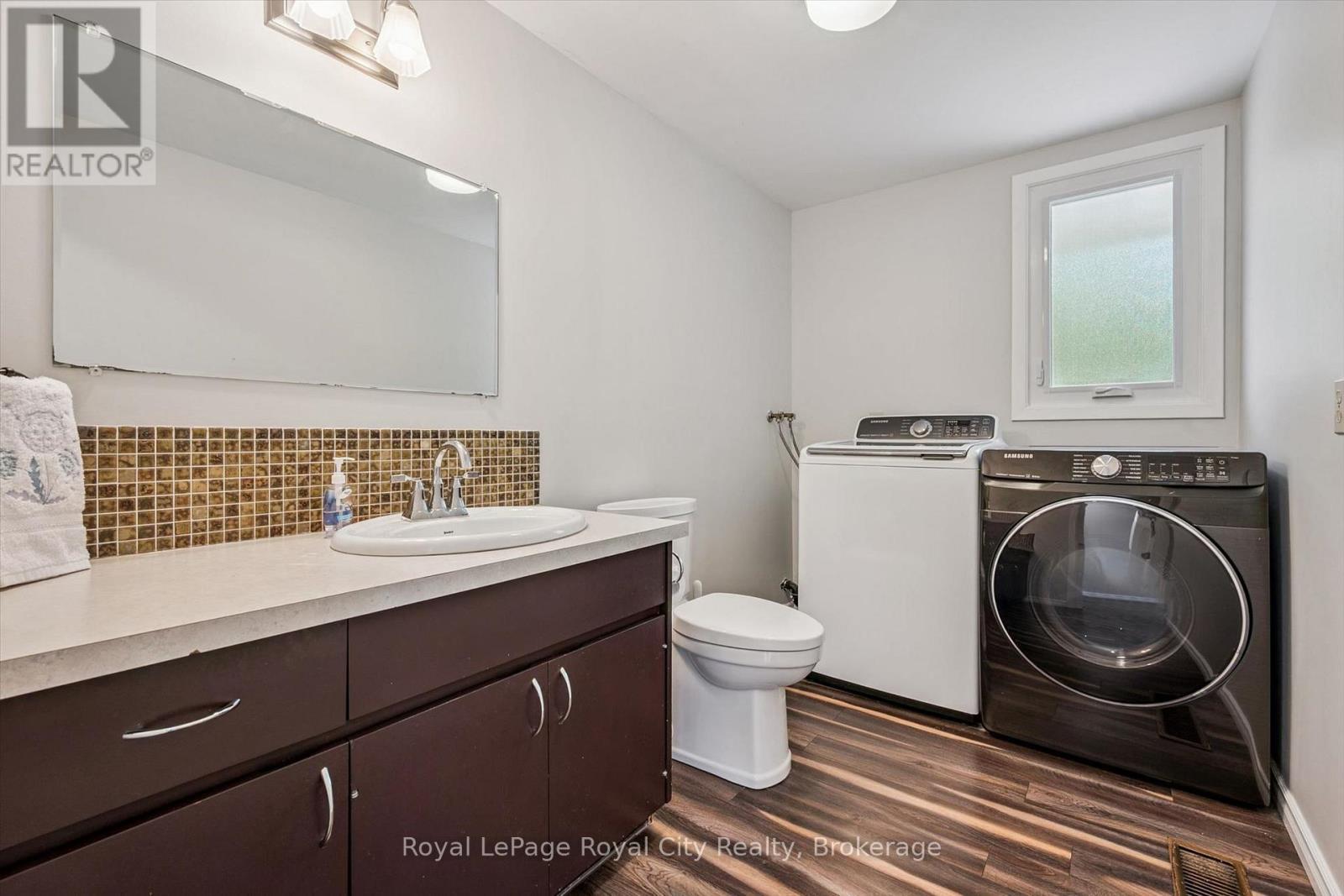 












8 BERKLEY PLACE

,
Guelph (Riverside Park),




Ontario
N1E1E6

