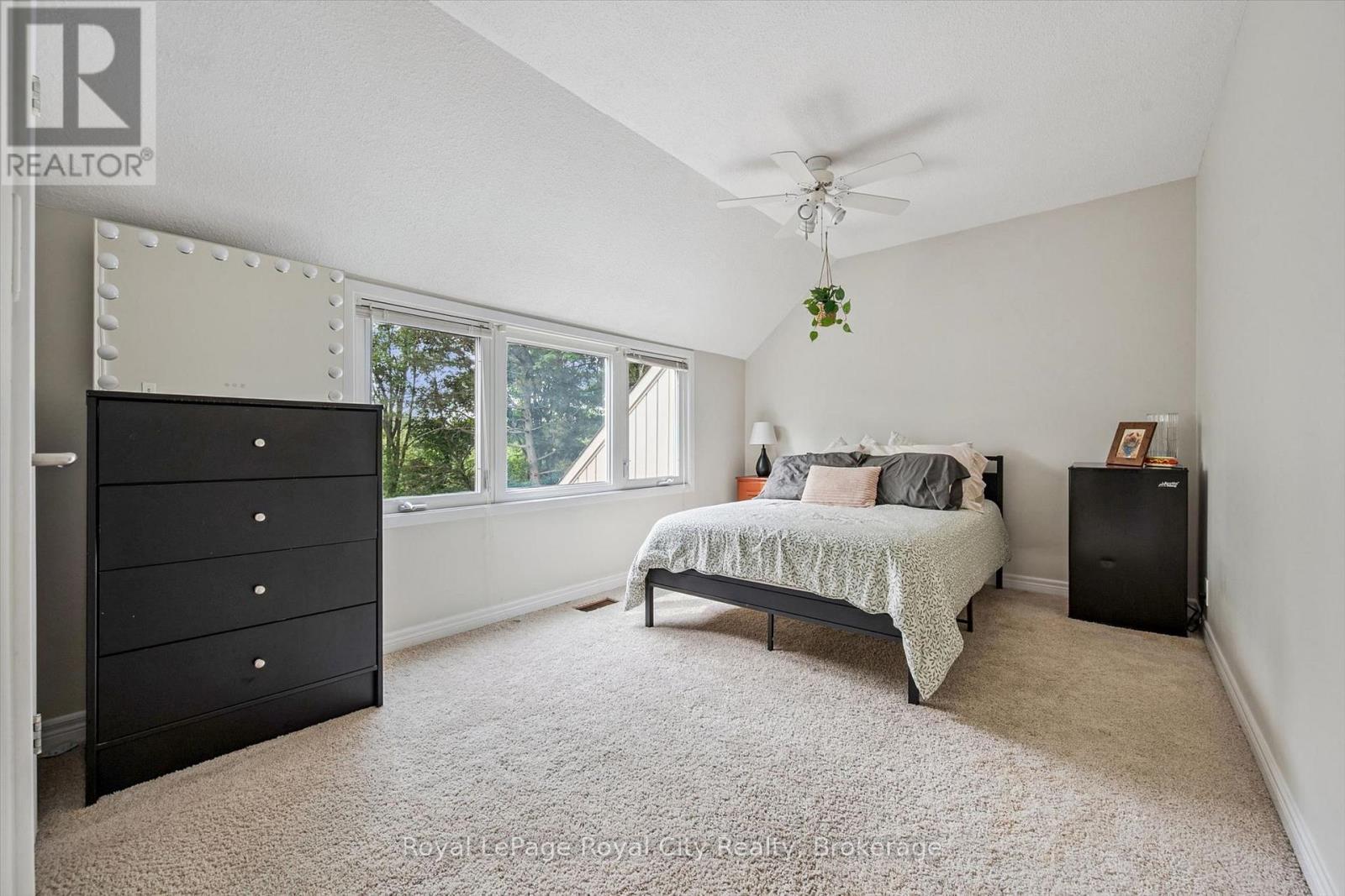 












8 BERKLEY PLACE

,
Guelph (Riverside Park),




Ontario
N1E1E6

