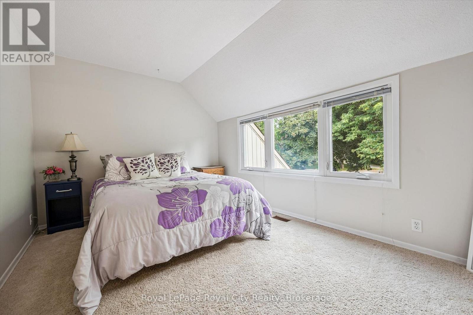












8 BERKLEY PLACE

,
Guelph (Riverside Park),




Ontario
N1E1E6

