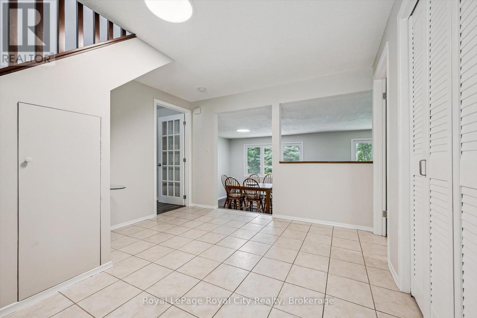 












8 BERKLEY PLACE

,
Guelph (Riverside Park),




Ontario
N1E1E6

