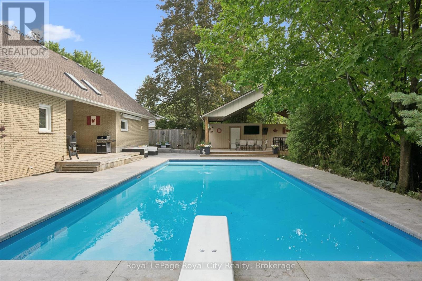 












8 BERKLEY PLACE

,
Guelph (Riverside Park),




Ontario
N1E1E6

