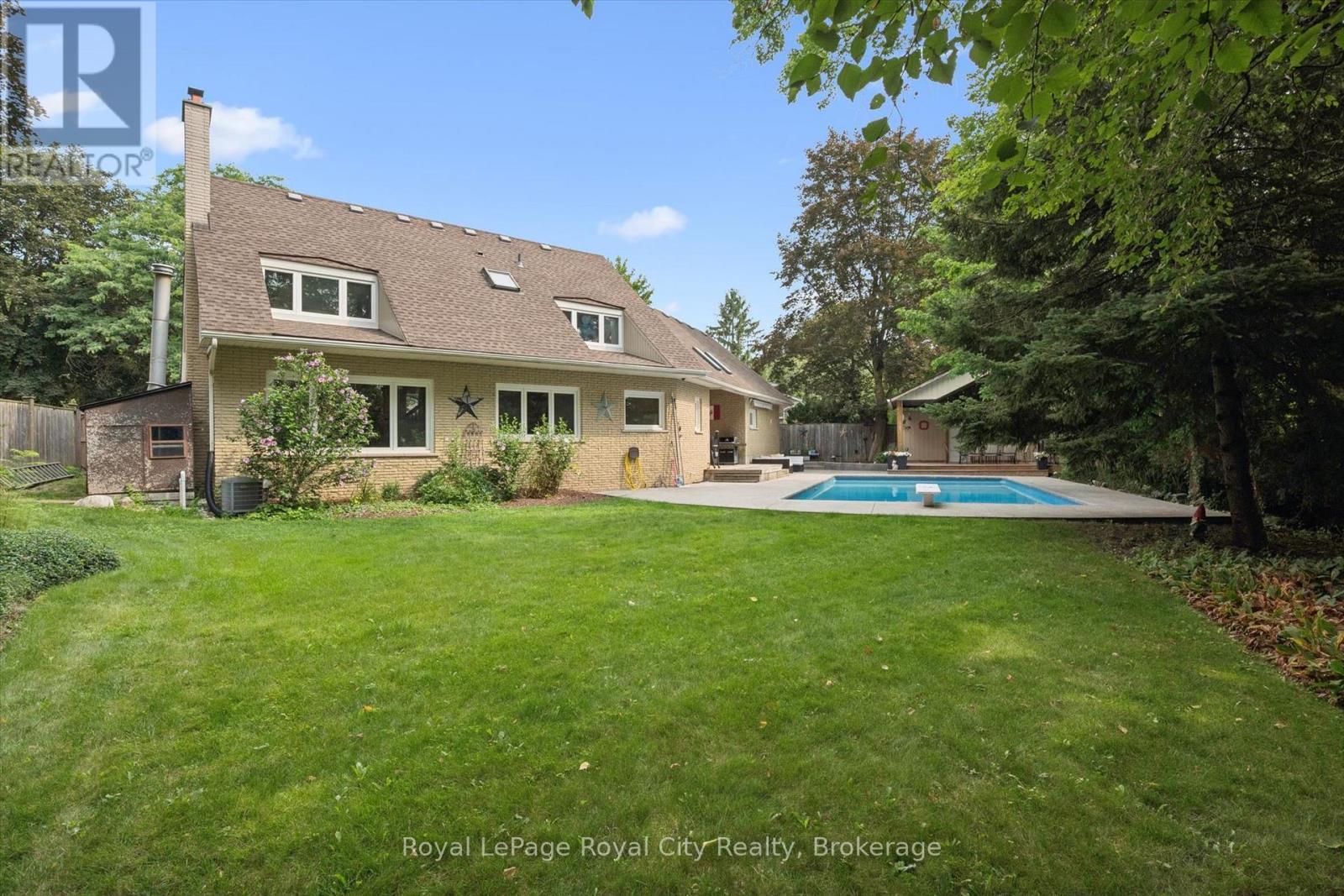 












8 BERKLEY PLACE

,
Guelph (Riverside Park),




Ontario
N1E1E6

