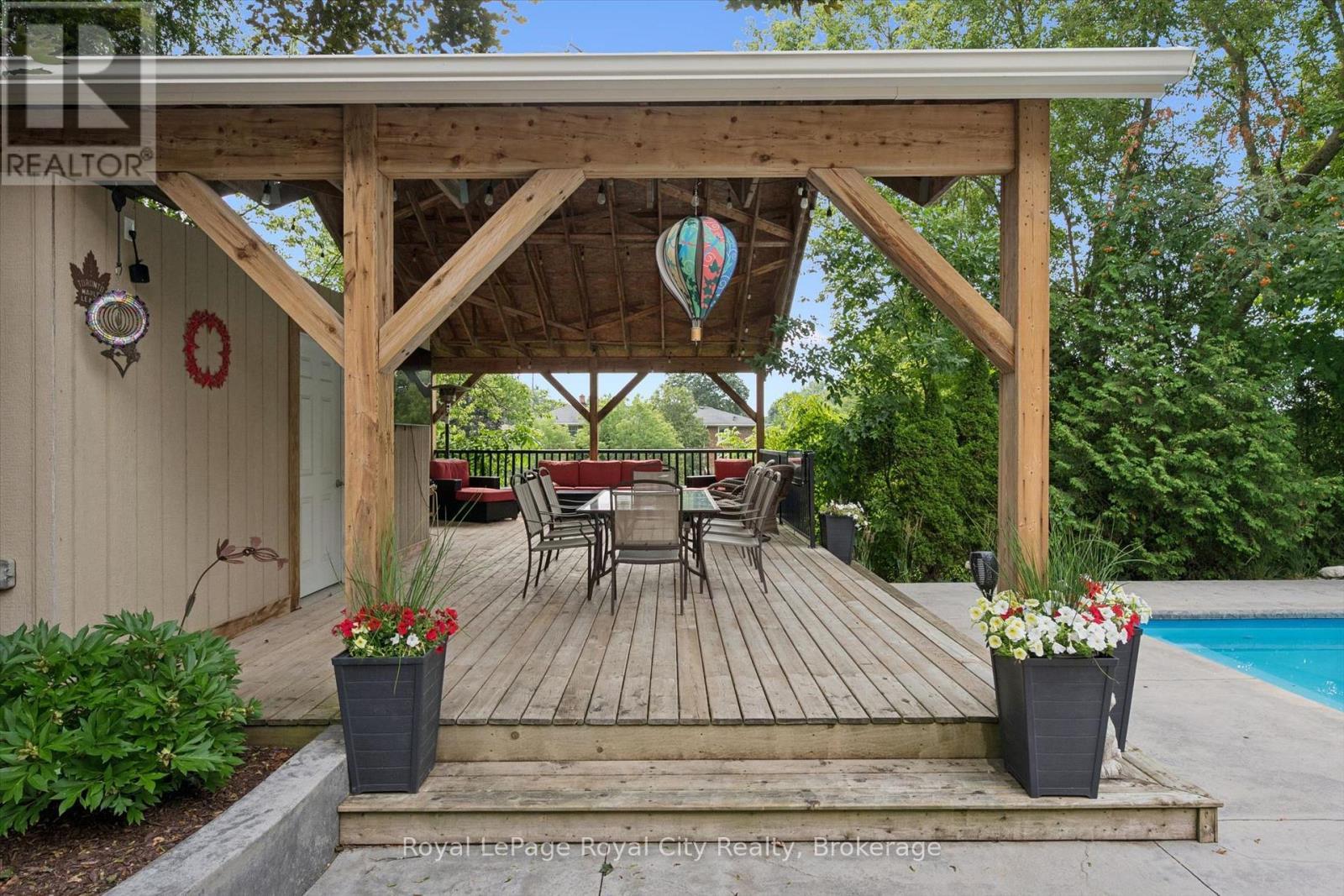 












8 BERKLEY PLACE

,
Guelph (Riverside Park),




Ontario
N1E1E6

