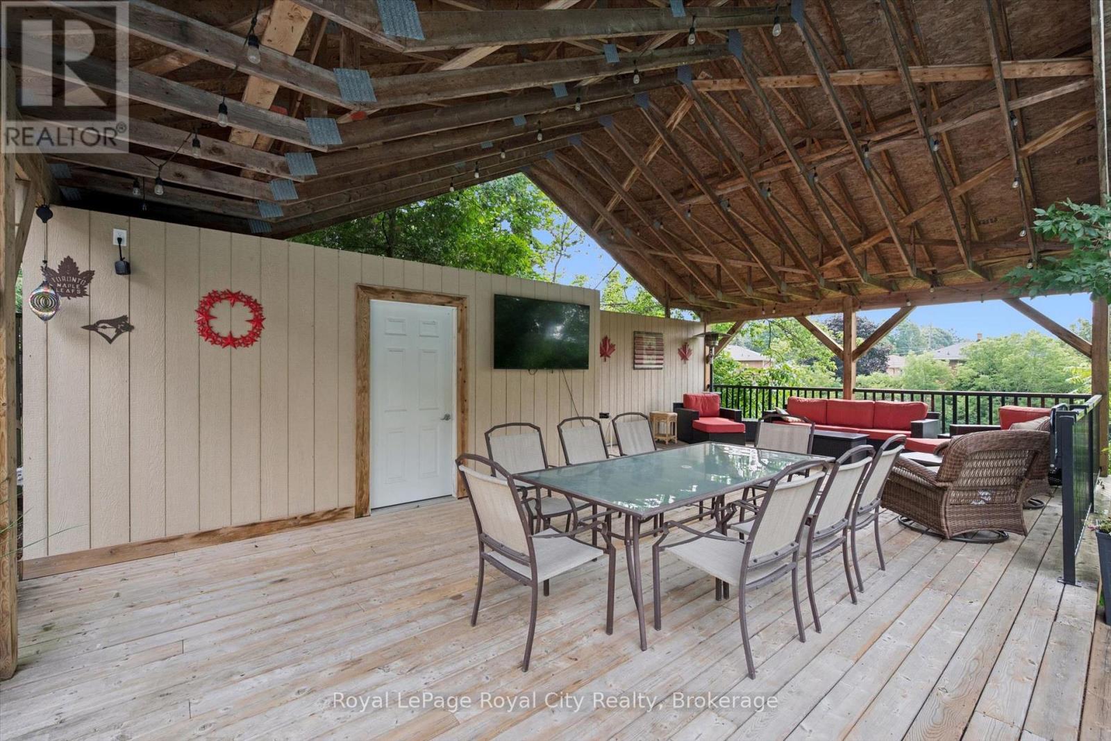 












8 BERKLEY PLACE

,
Guelph (Riverside Park),




Ontario
N1E1E6


