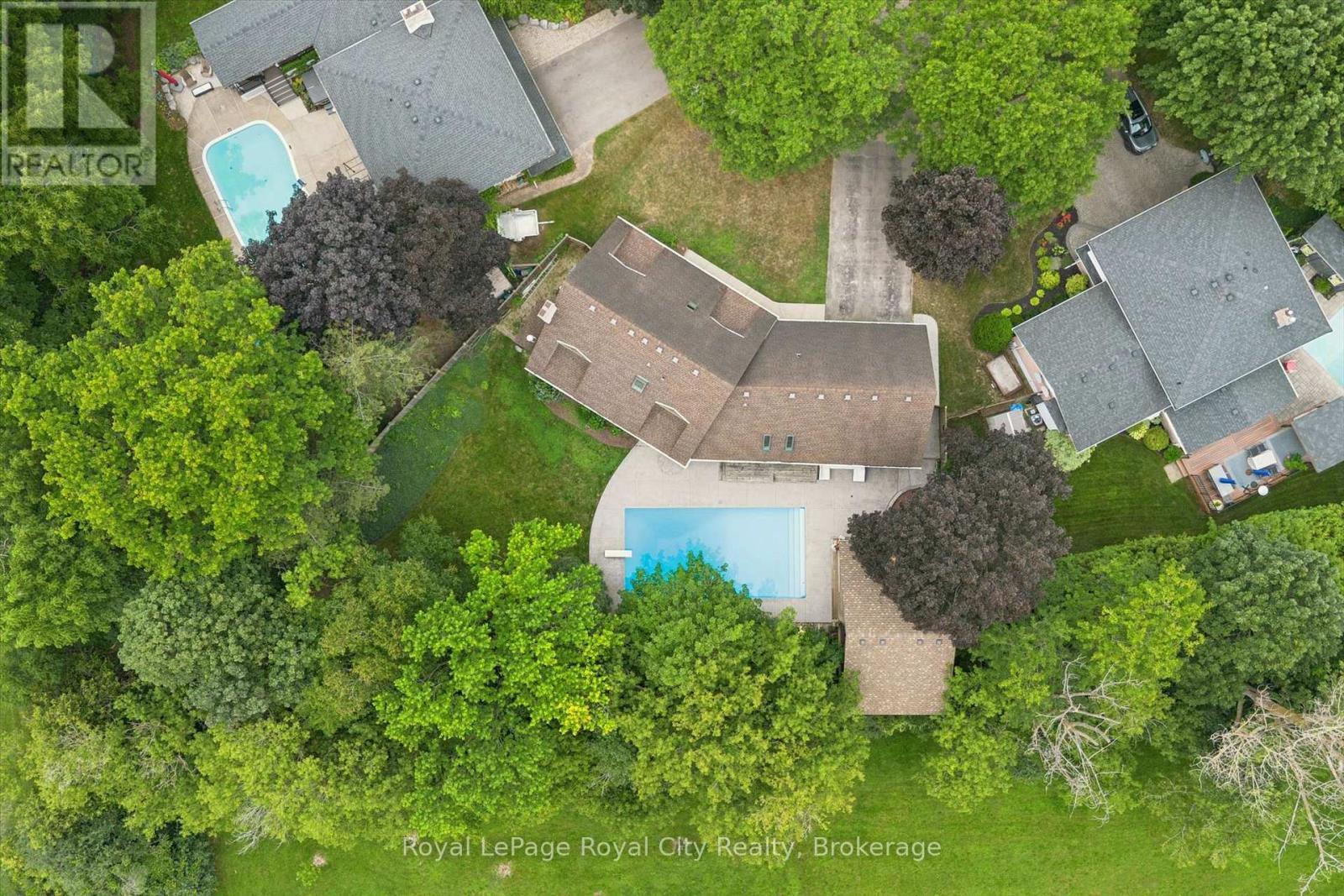 












8 BERKLEY PLACE

,
Guelph (Riverside Park),




Ontario
N1E1E6

