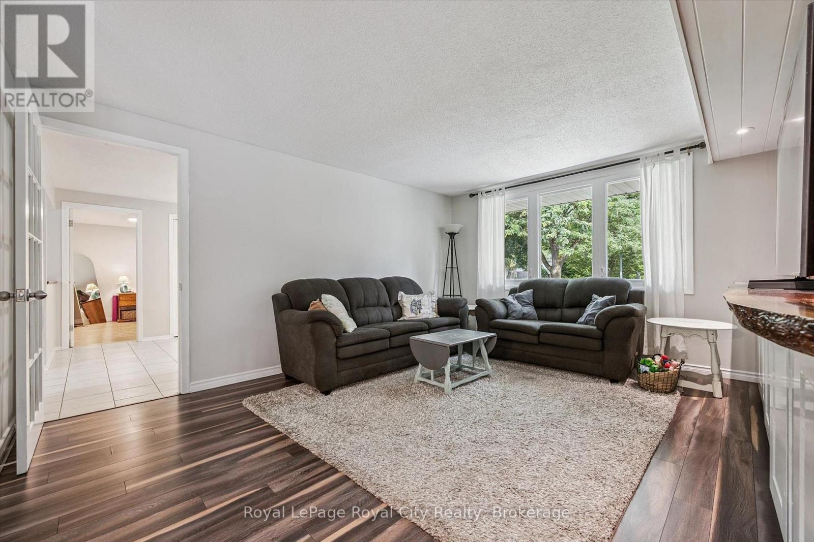












8 BERKLEY PLACE

,
Guelph (Riverside Park),




Ontario
N1E1E6

