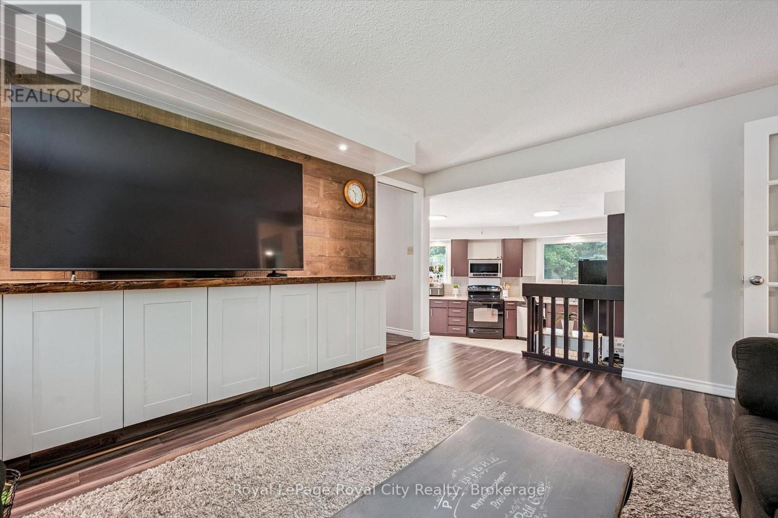 












8 BERKLEY PLACE

,
Guelph (Riverside Park),




Ontario
N1E1E6


