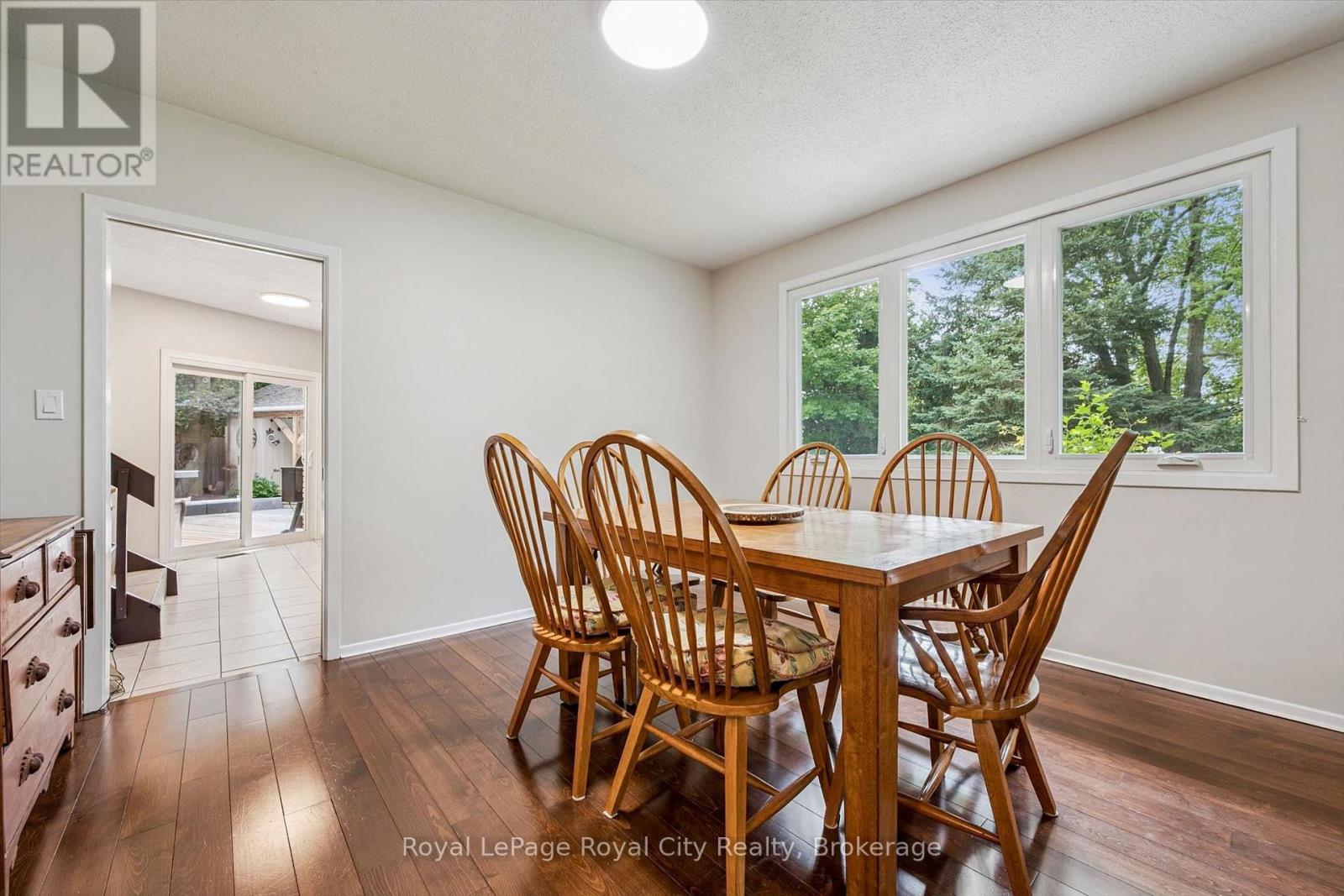 












8 BERKLEY PLACE

,
Guelph (Riverside Park),




Ontario
N1E1E6

