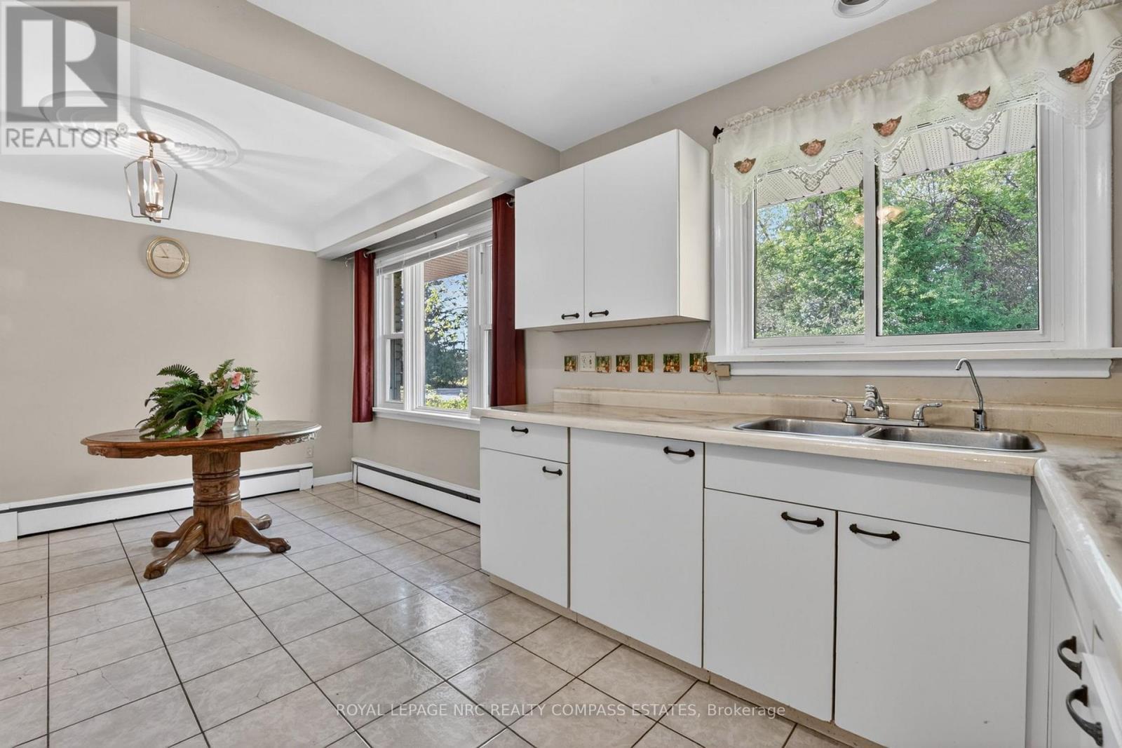 












6709 MONTROSE ROAD

,
Niagara Falls (West Wood),




Ontario
L2H0Z6

