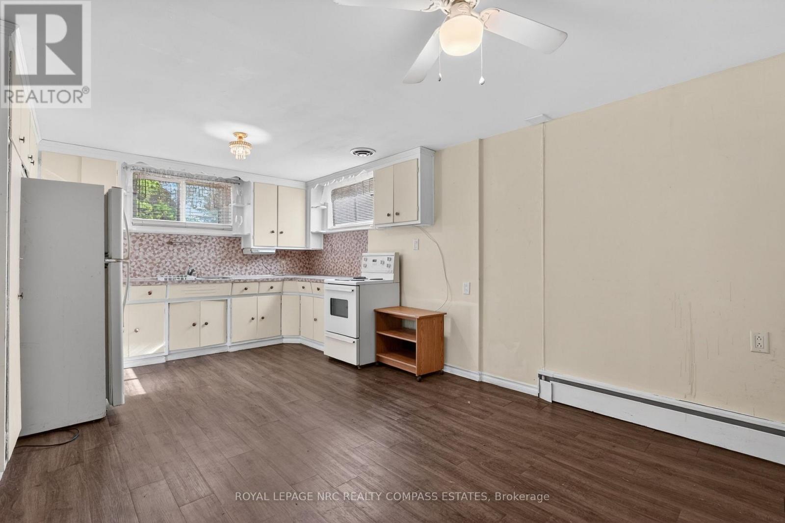 












6709 MONTROSE ROAD

,
Niagara Falls (West Wood),




Ontario
L2H0Z6

