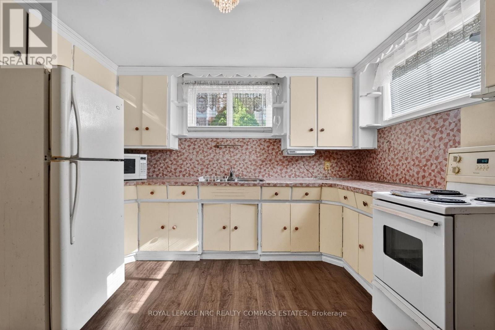 












6709 MONTROSE ROAD

,
Niagara Falls (West Wood),




Ontario
L2H0Z6

