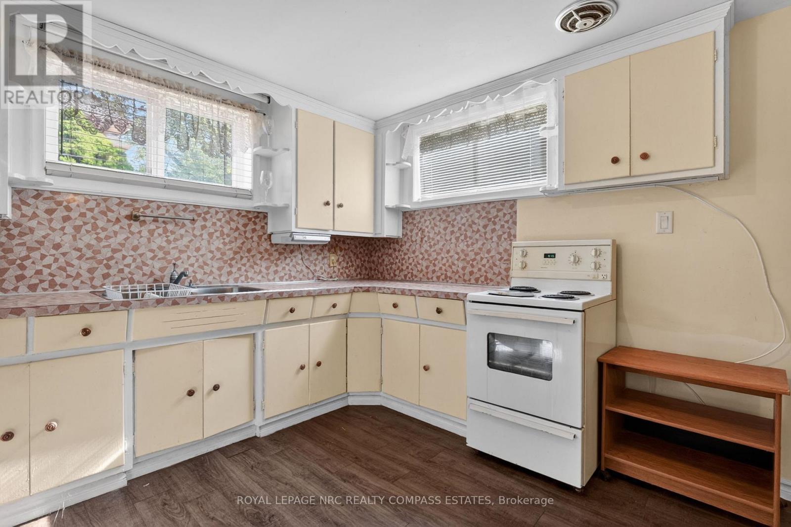 












6709 MONTROSE ROAD

,
Niagara Falls (West Wood),




Ontario
L2H0Z6

