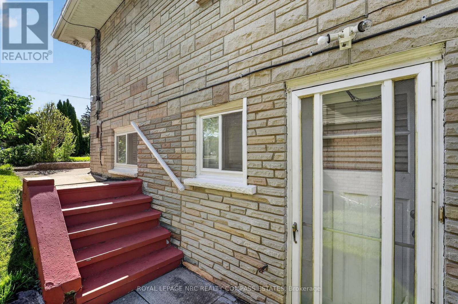 












6709 MONTROSE ROAD

,
Niagara Falls (West Wood),




Ontario
L2H0Z6

