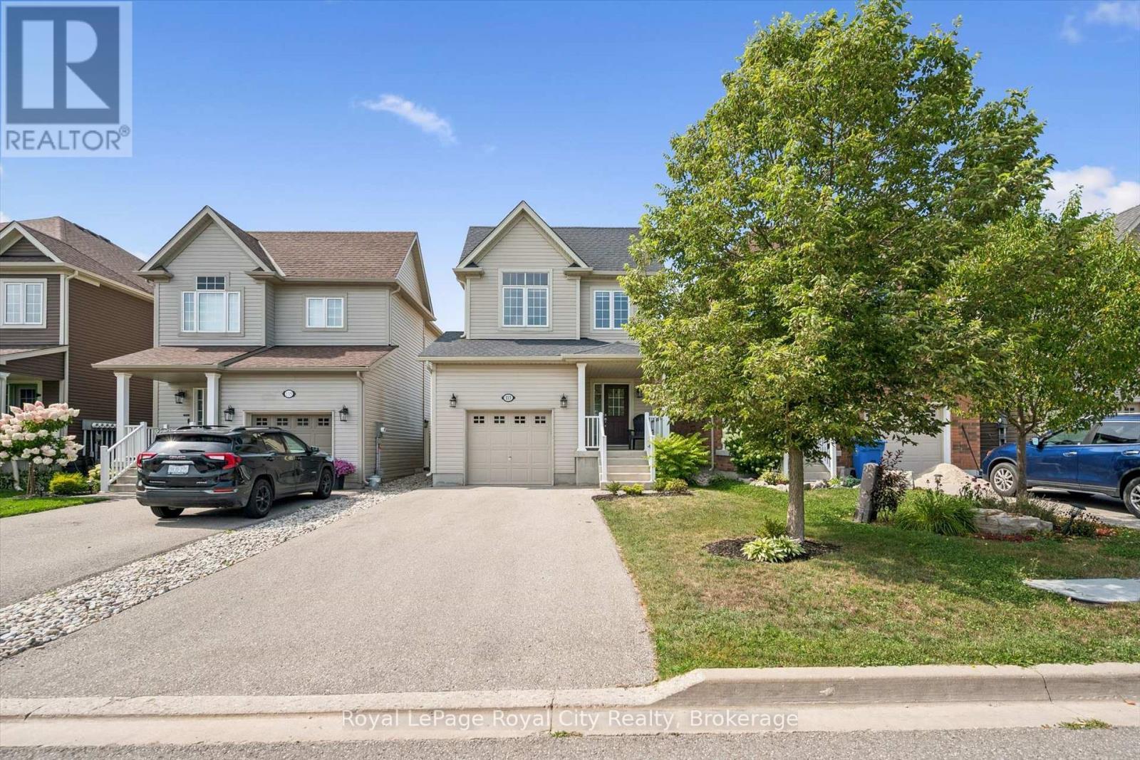












113 COURTNEY STREET

,
Centre Wellington (Fergus),




Ontario
N1M0E3

