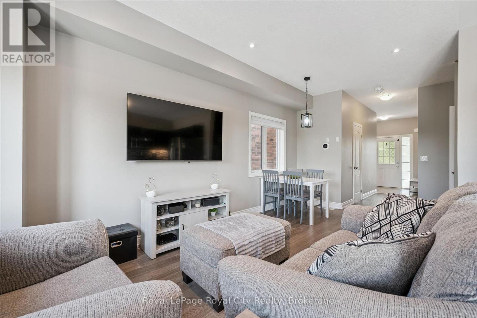 












113 COURTNEY STREET

,
Centre Wellington (Fergus),




Ontario
N1M0E3

