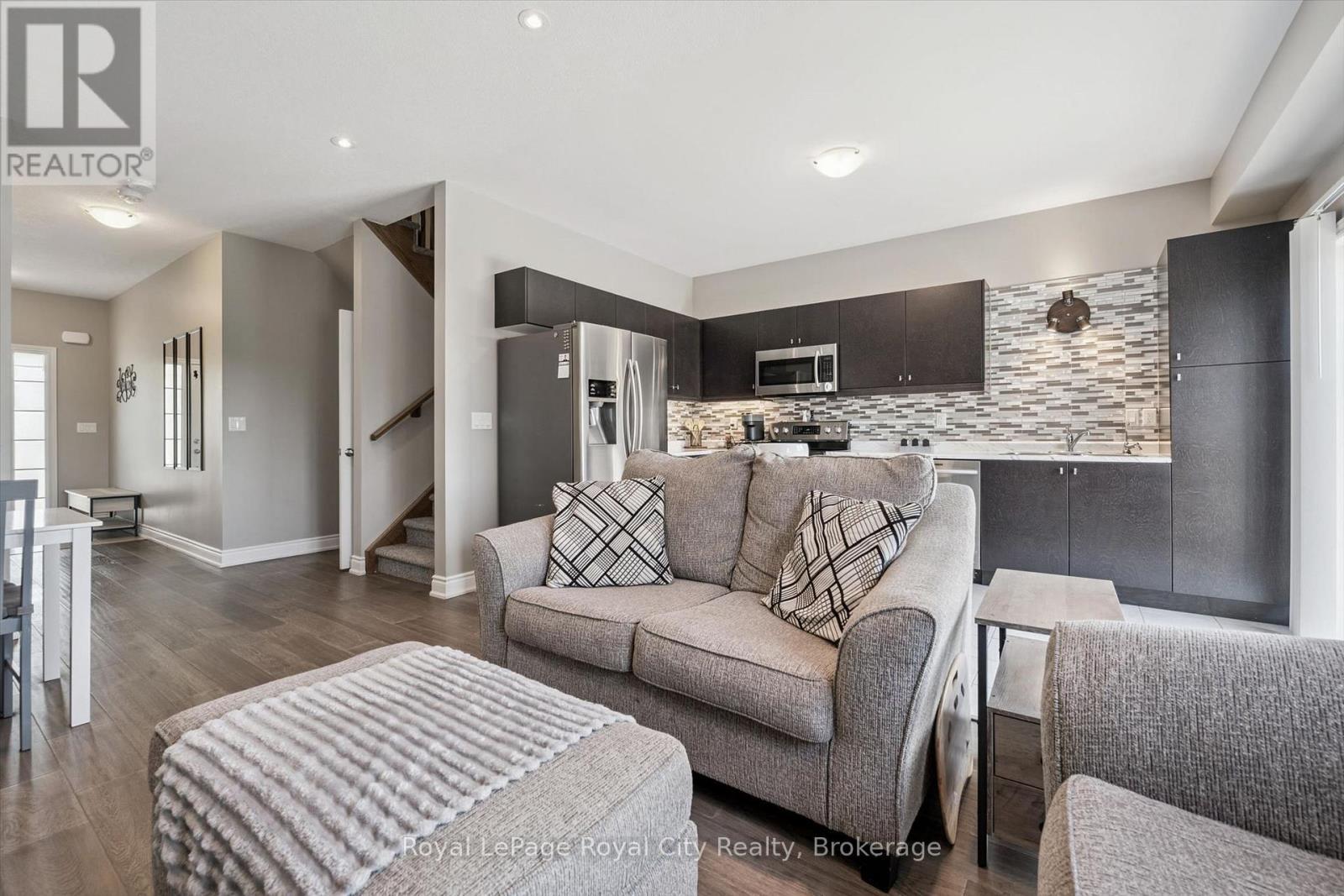 












113 COURTNEY STREET

,
Centre Wellington (Fergus),




Ontario
N1M0E3

