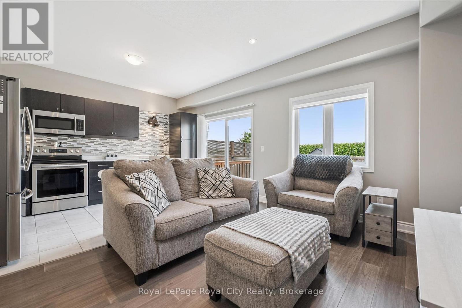 












113 COURTNEY STREET

,
Centre Wellington (Fergus),




Ontario
N1M0E3

