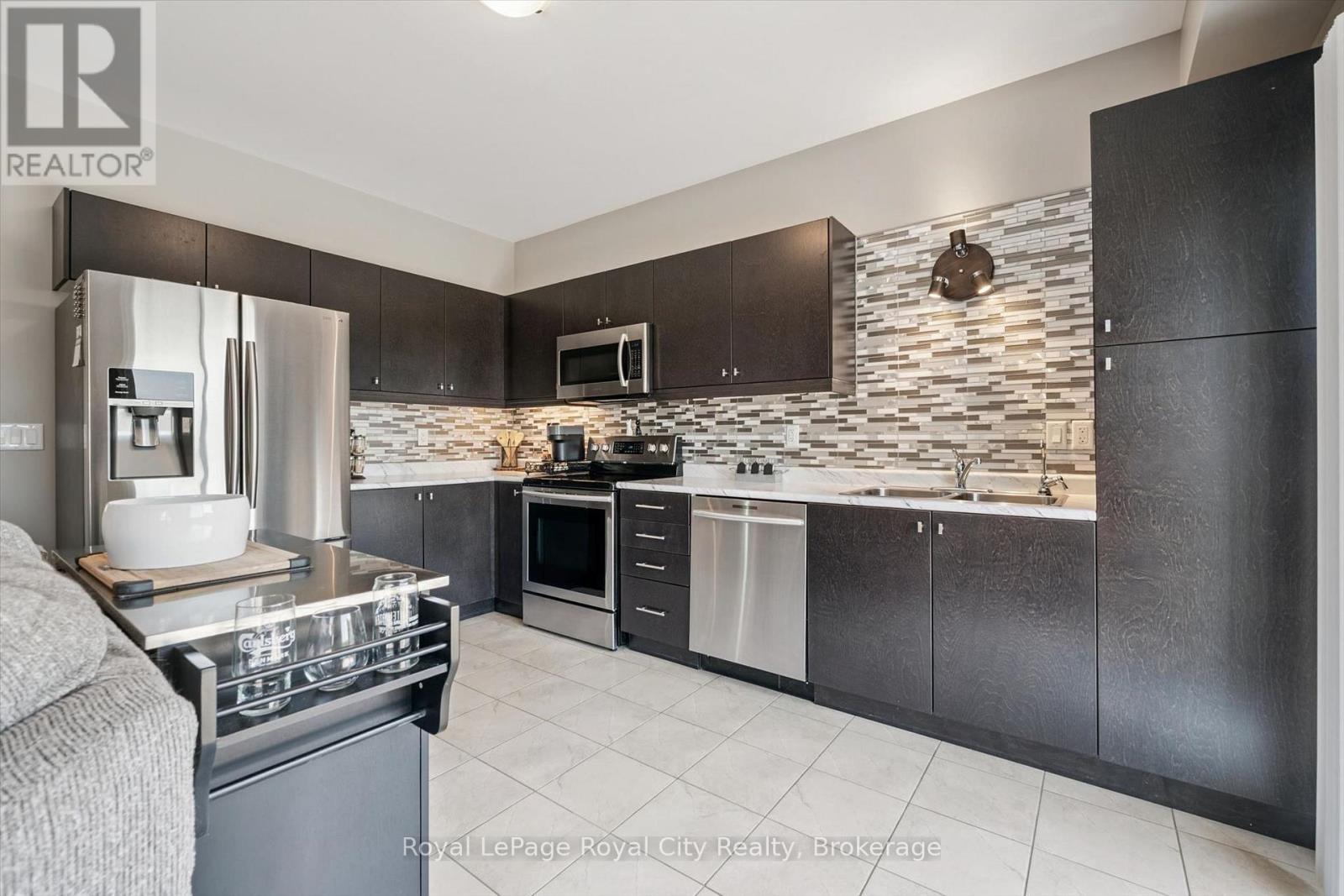 












113 COURTNEY STREET

,
Centre Wellington (Fergus),




Ontario
N1M0E3

