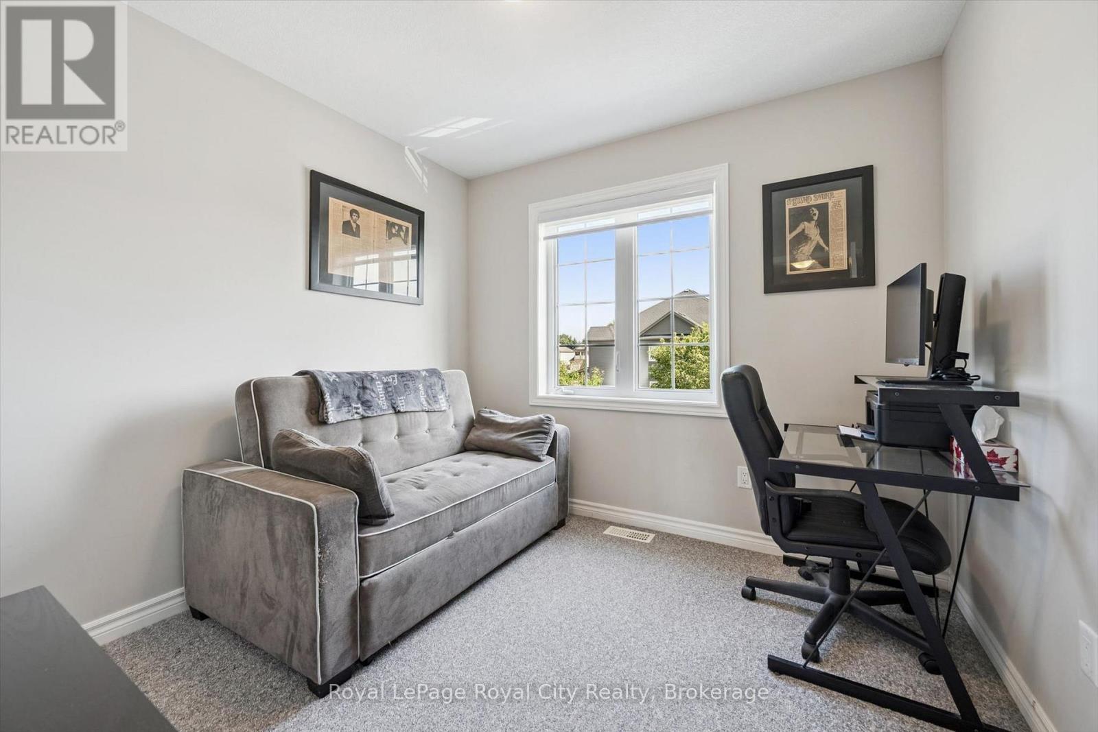 












113 COURTNEY STREET

,
Centre Wellington (Fergus),




Ontario
N1M0E3


