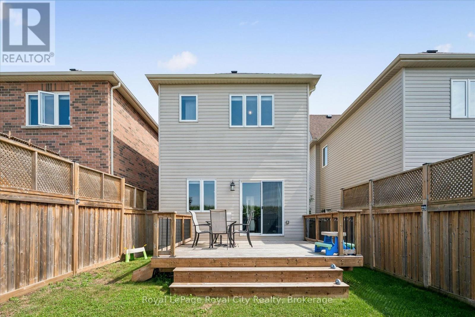 












113 COURTNEY STREET

,
Centre Wellington (Fergus),




Ontario
N1M0E3

