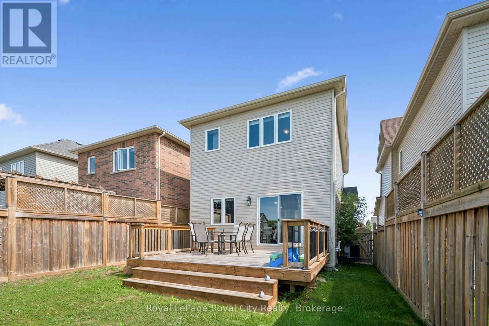 












113 COURTNEY STREET

,
Centre Wellington (Fergus),




Ontario
N1M0E3

