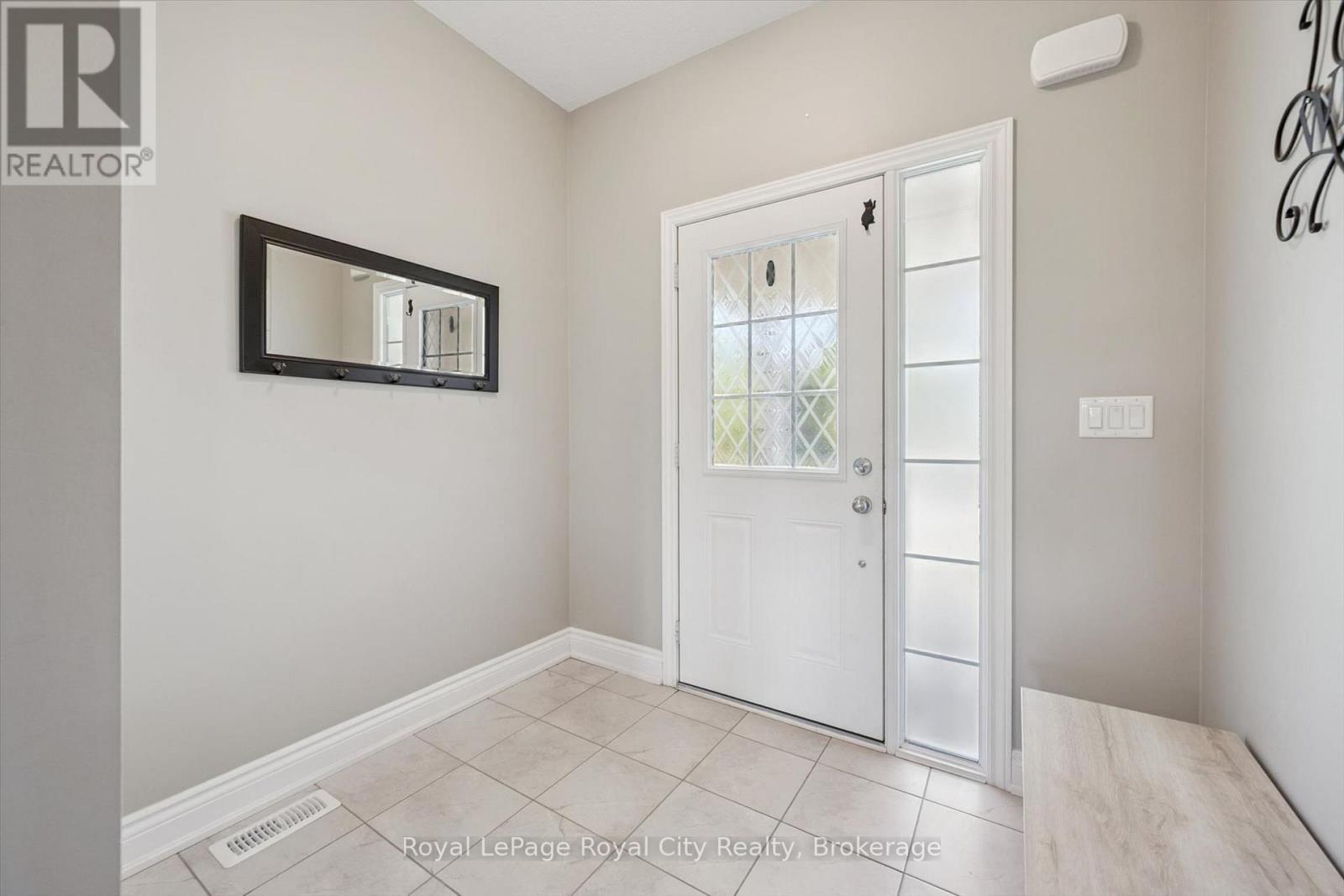 












113 COURTNEY STREET

,
Centre Wellington (Fergus),




Ontario
N1M0E3

