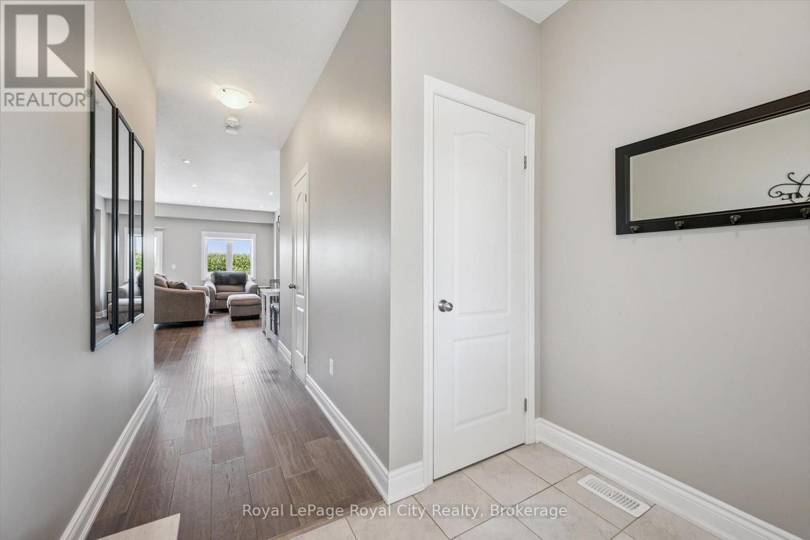 












113 COURTNEY STREET

,
Centre Wellington (Fergus),




Ontario
N1M0E3

