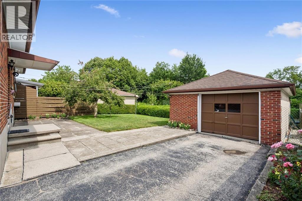 












133 EMMA Street

,
Guelph,




Ontario
N1E1V2

