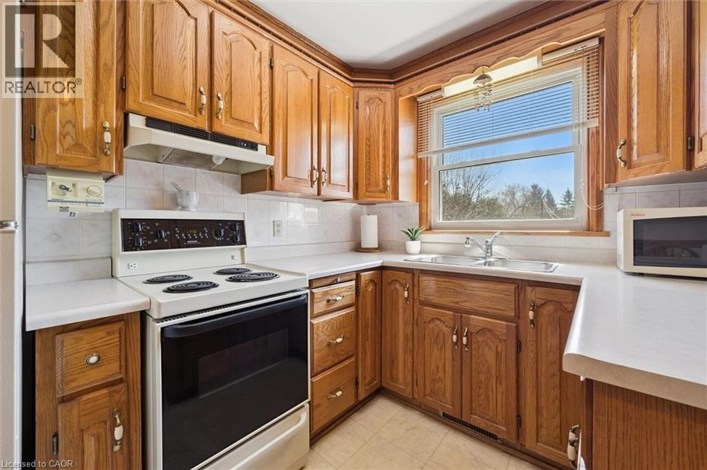 












133 EMMA Street

,
Guelph,




Ontario
N1E1V2

