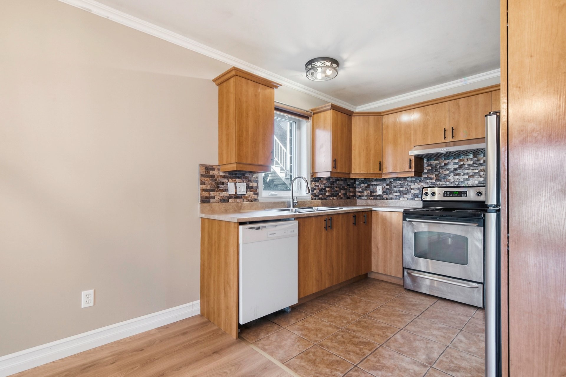 









15900


Av. St-Louis

, 101,
Saint-Hyacinthe,




QC
J2T3E6


