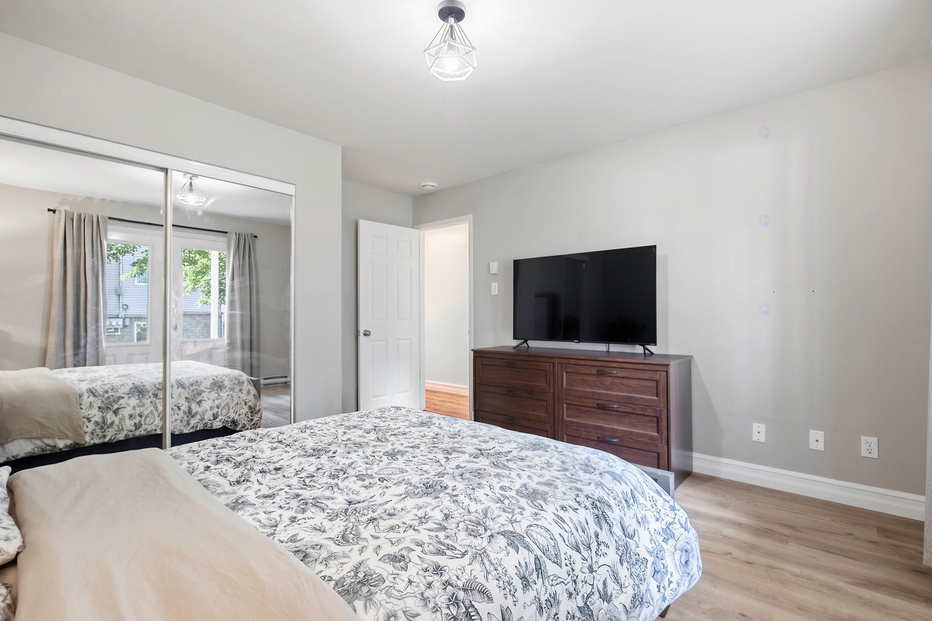 









15900


Av. St-Louis

, 101,
Saint-Hyacinthe,




QC
J2T3E6

