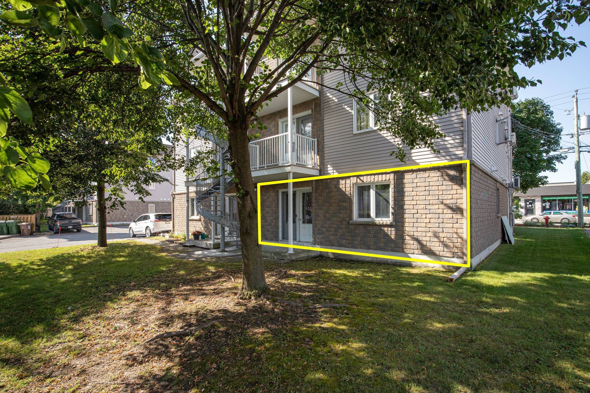 









15900


Av. St-Louis

, 101,
Saint-Hyacinthe,




QC
J2T3E6

