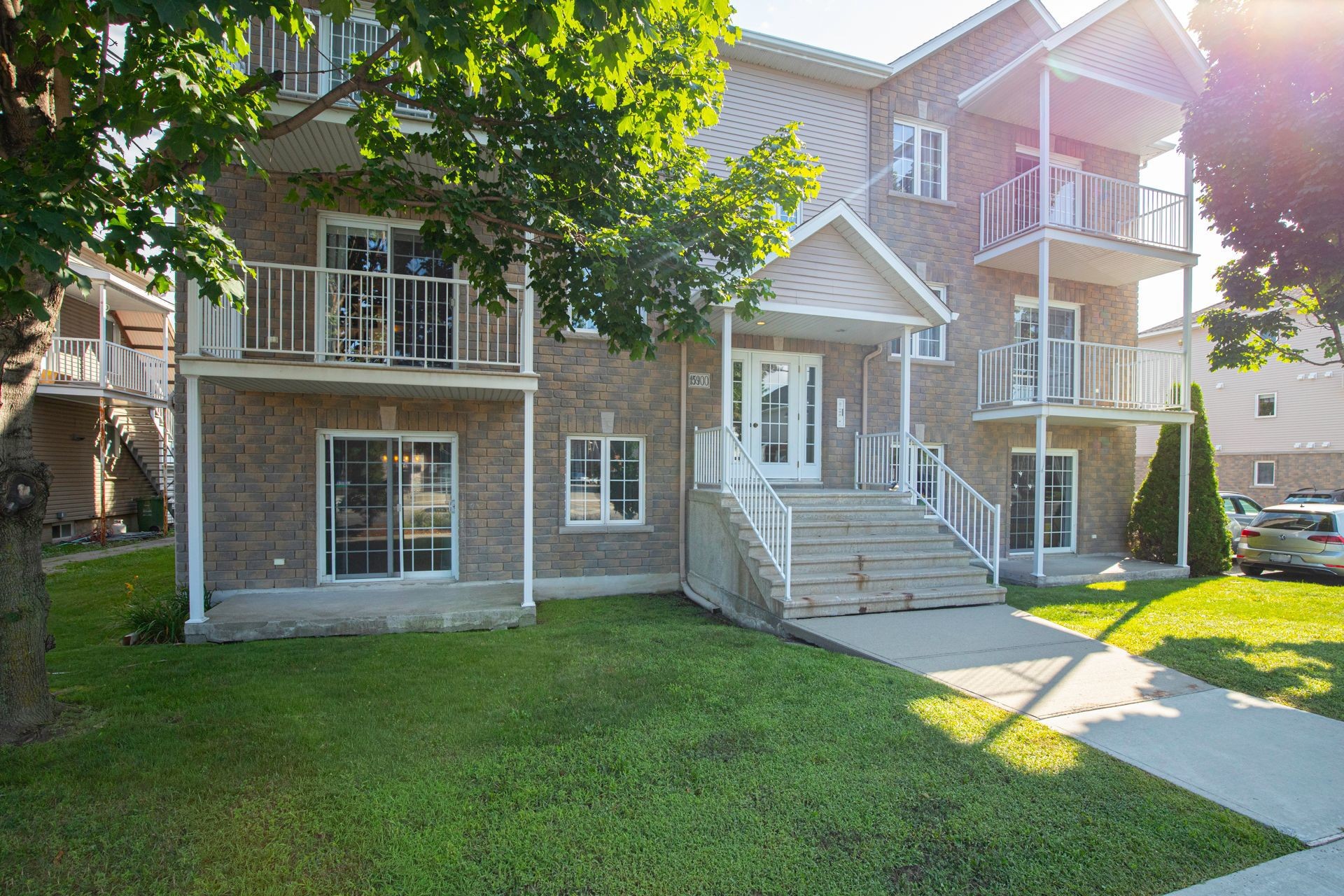 









15900


Av. St-Louis

, 101,
Saint-Hyacinthe,




QC
J2T3E6

