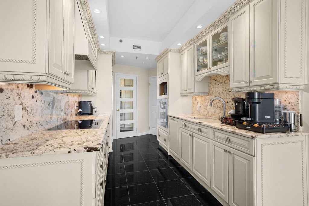 









4450


Prom. Paton

, 1215,
Laval (Chomedey),




QC
H7W5J7

