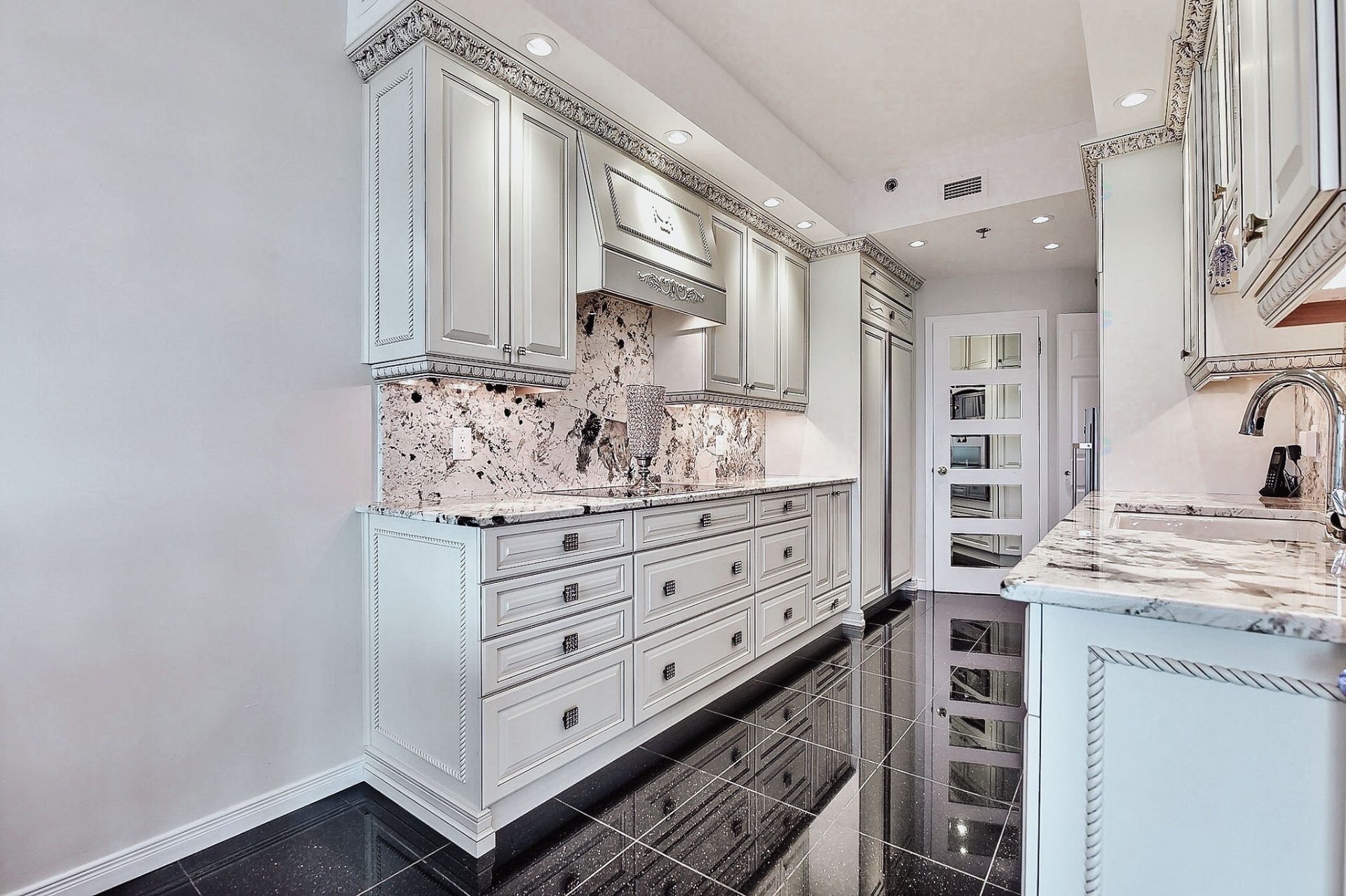 









4450


Prom. Paton

, 1215,
Laval (Chomedey),




QC
H7W5J7

