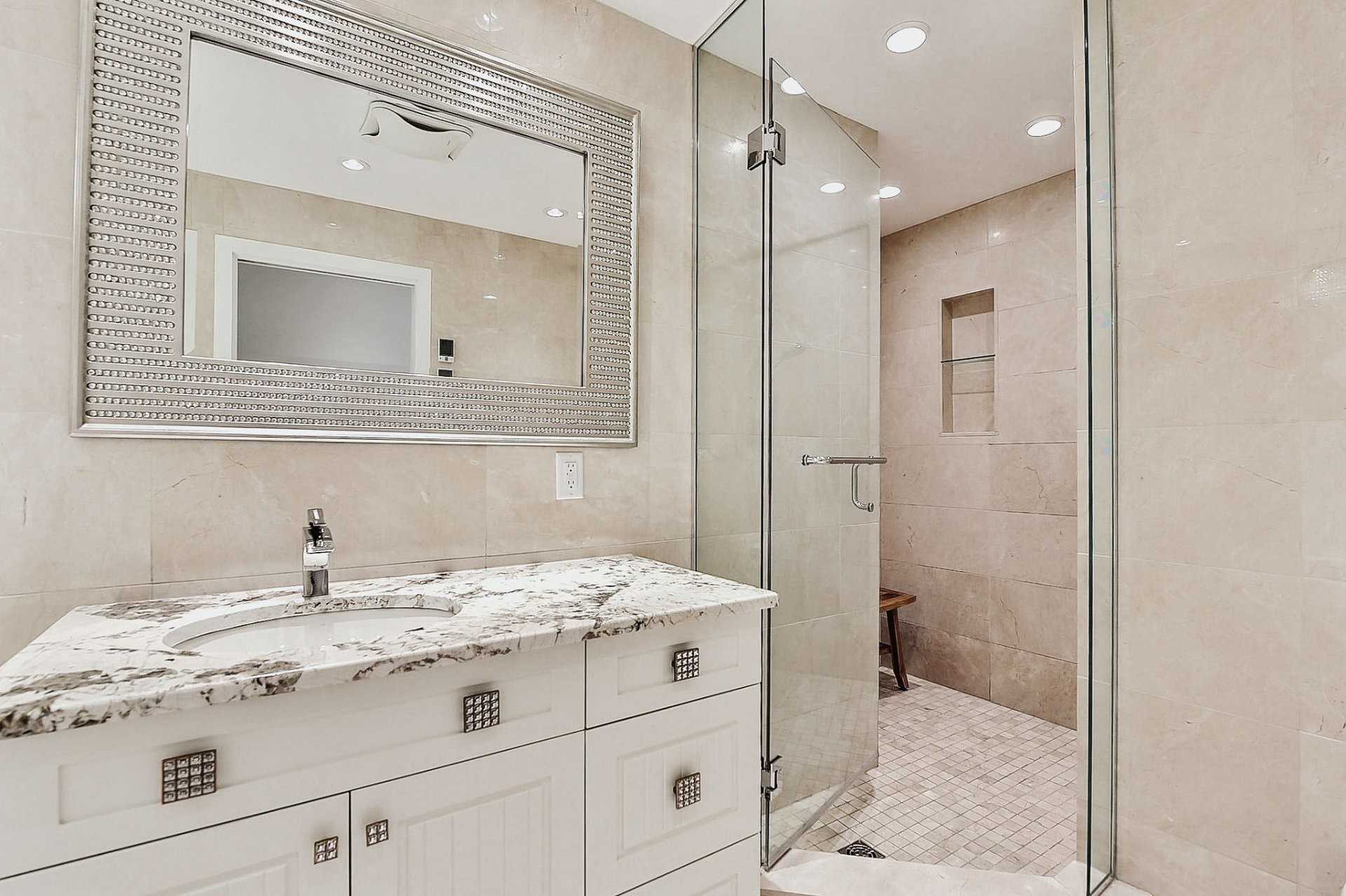









4450


Prom. Paton

, 1215,
Laval (Chomedey),




QC
H7W5J7

