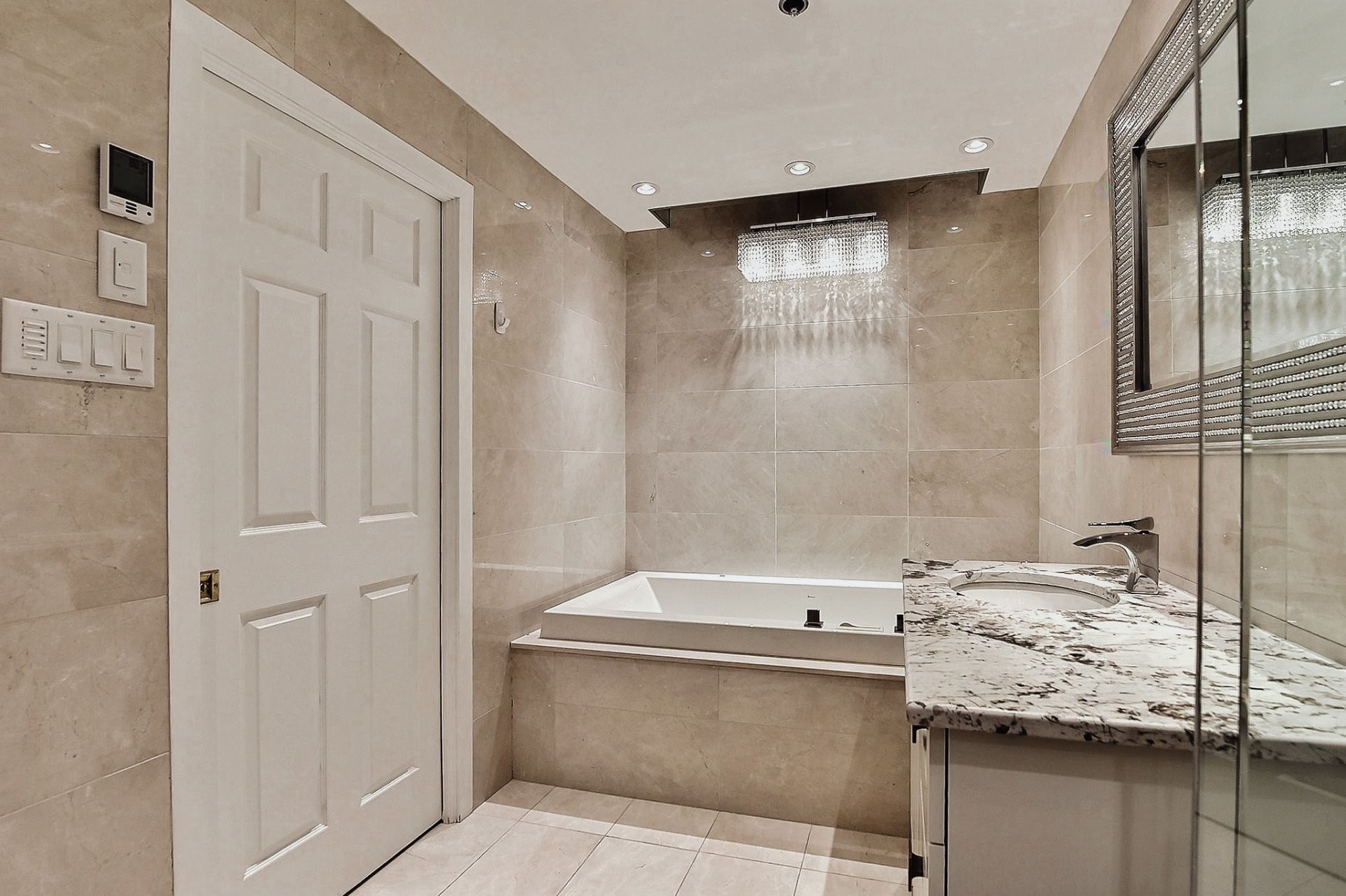 









4450


Prom. Paton

, 1215,
Laval (Chomedey),




QC
H7W5J7

