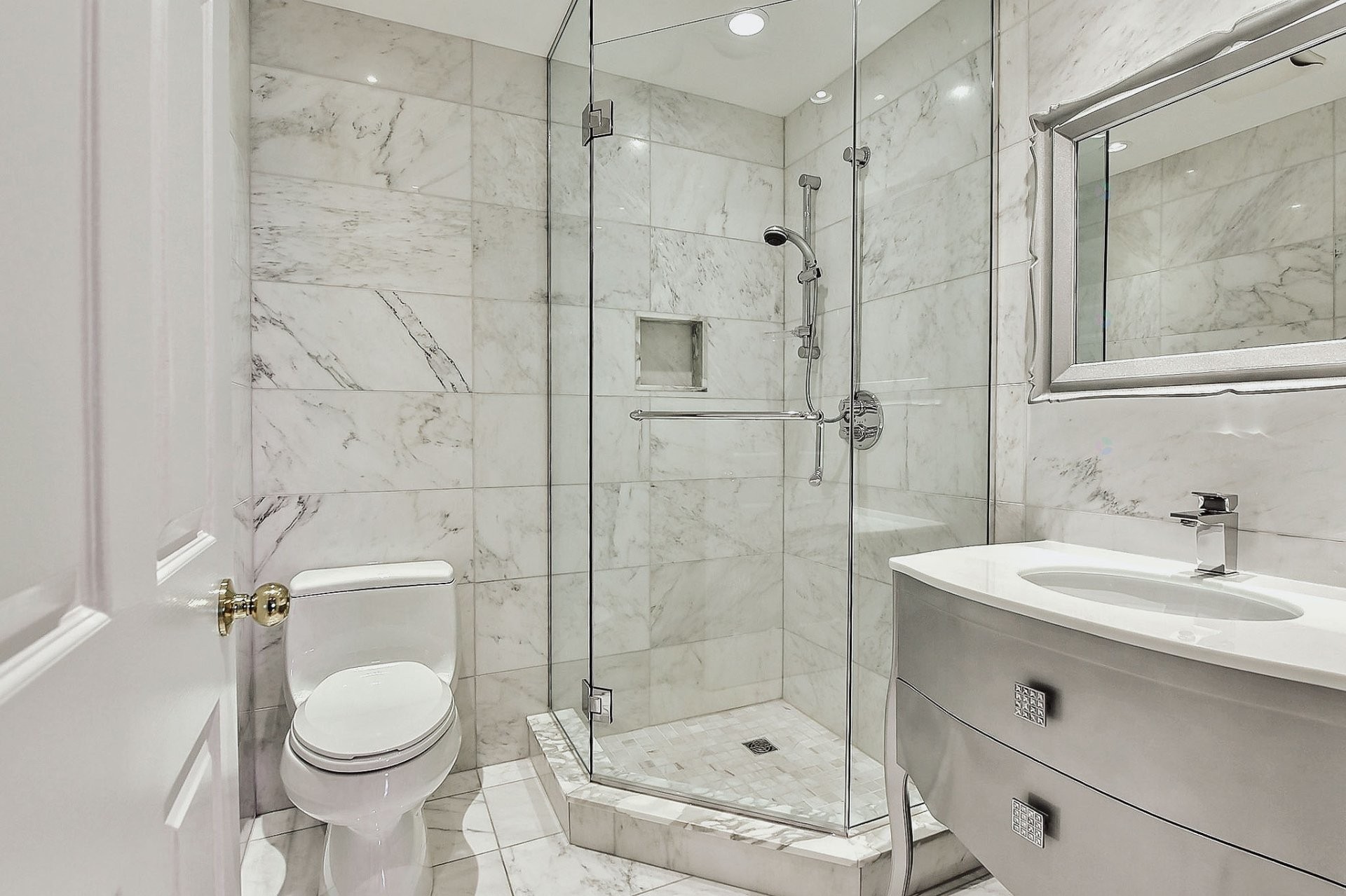 









4450


Prom. Paton

, 1215,
Laval (Chomedey),




QC
H7W5J7

