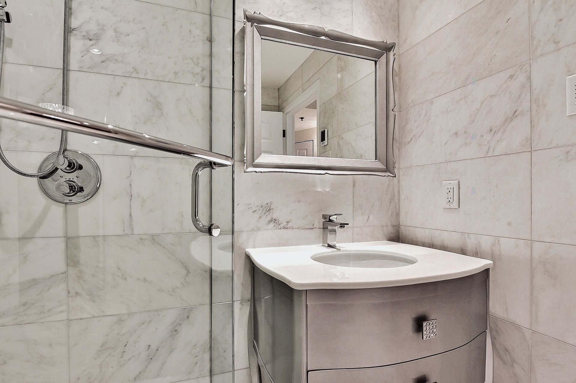 









4450


Prom. Paton

, 1215,
Laval (Chomedey),




QC
H7W5J7

