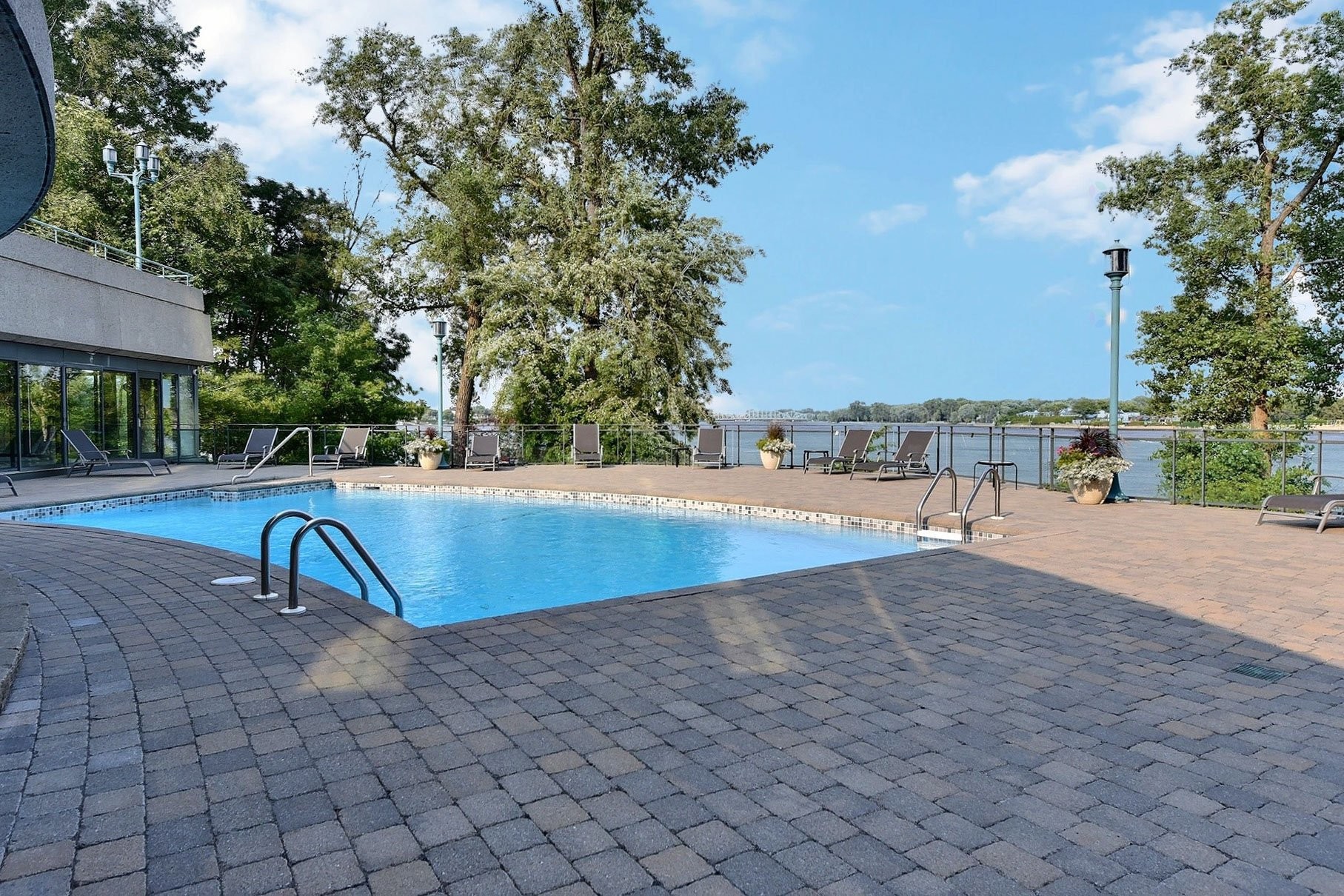









4450


Prom. Paton

, 1215,
Laval (Chomedey),




QC
H7W5J7

