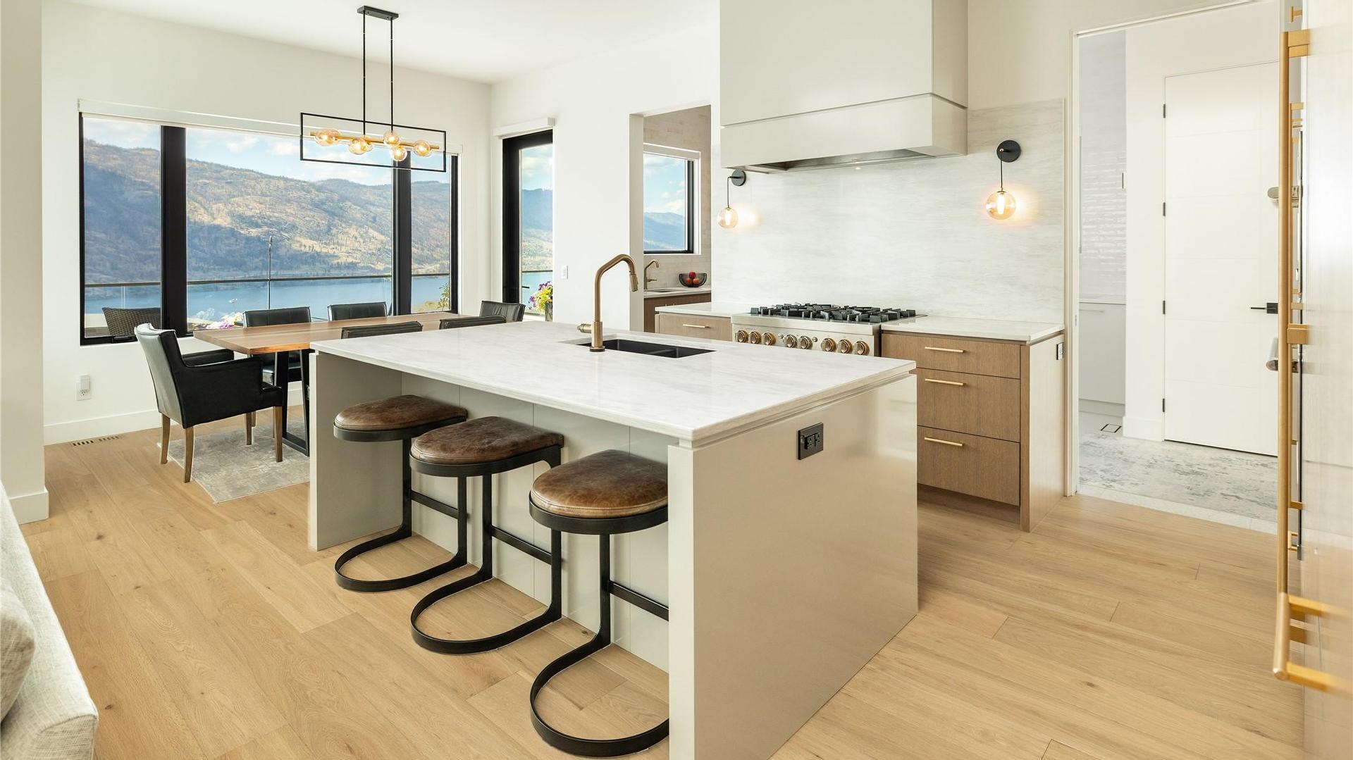 









538


Clifton

Court,
Kelowna,




BC
V1V 0B7

